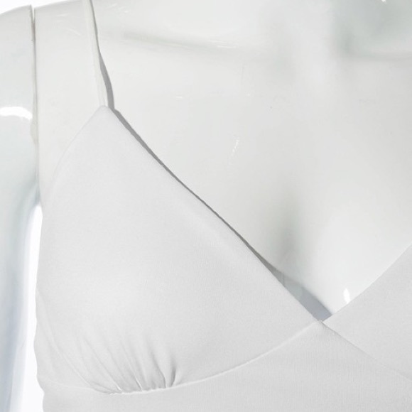 Ruffle V-neck dress - Picture 10 of 12